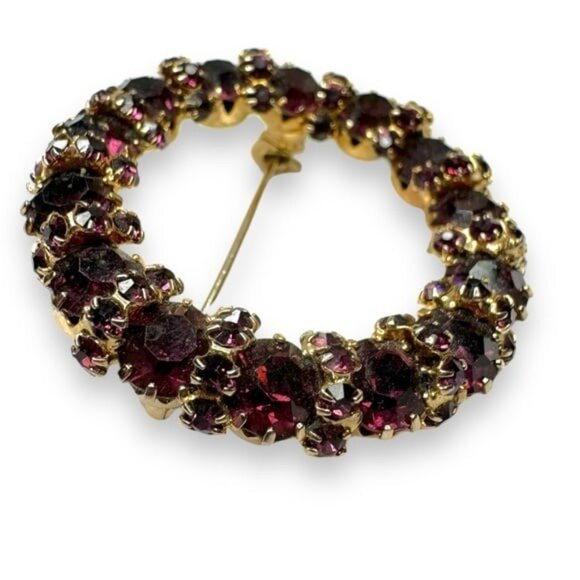 Unsigned Weiss Purple Crystal Gold Tone Wreath Brooch UV Glow Manganese 1.5" - Picture 8 of 8